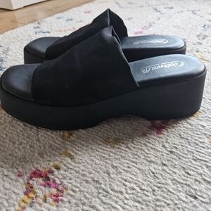 L'intervalle Black Stretchy Flatforms NWOT -Size 40